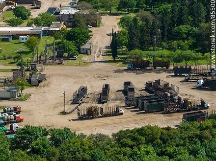 Vista aérea de camiones sin carga estacionados - Departamento de Artigas - URUGUAY. Foto No. 85500