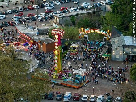 Vista aérea de los juegos del Parque Rodó, el Mambo y el Kamikazee - Departamento de Montevideo - URUGUAY. Foto No. 86245
