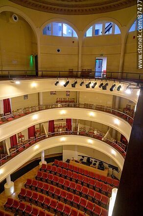 Vista del anfiteatro del Centro Cultural Teatro Español desde la tertulia (gallinero) - Departamento de Durazno - URUGUAY. Foto No. 87477