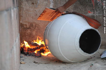 Preparación para el espectáculo por la semana de la francofonía - Departamento de Montevideo - URUGUAY. Foto No. 29308