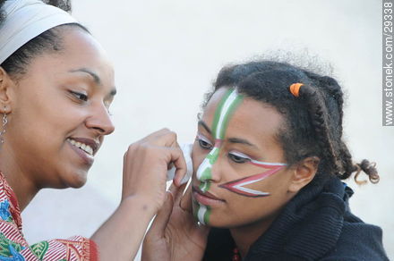 Preparación para el espectáculo por la semana de la francofonía - Departamento de Montevideo - URUGUAY. Foto No. 29338
