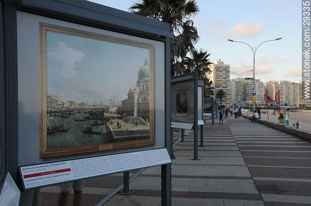 Muestra del Museo Louvre en la Rambla de Pocitos, 2009 - Departamento de Montevideo - URUGUAY. Foto No. 29335
