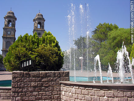 Plaza Constitución. Parroquia de la Santísima Trinidad. - Departamento de Flores - URUGUAY. Foto No. 29871