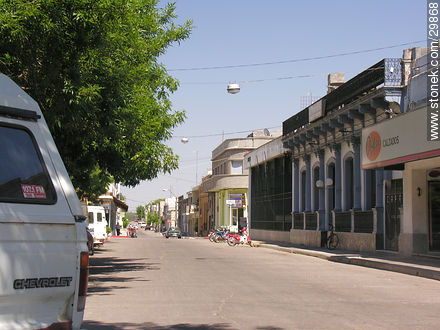 Calle frente a la plaza Constitución. - Departamento de Flores - URUGUAY. Foto No. 29868