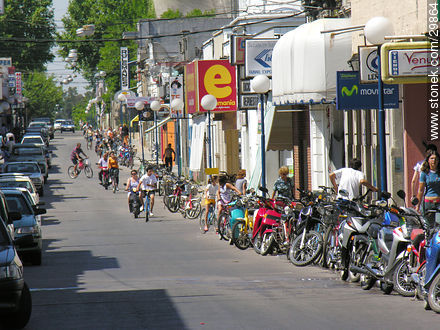 Calle del centro de Trinidad. - Departamento de Flores - URUGUAY. Foto No. 29864