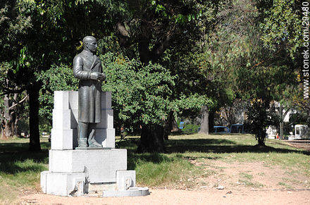 Monumento al Doctor Juilo Carrere en el Parque Batlle - Departamento de Montevideo - URUGUAY. Foto No. 29480