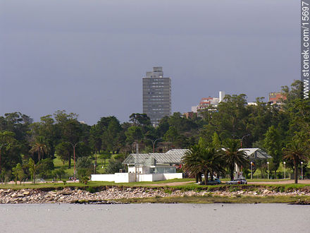 Estación de servicio, Parque Golf y Torre Patria - Departamento de Montevideo - URUGUAY. Foto No. 15697