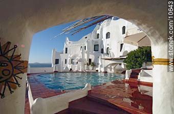 Piscina del hotel Casapueblo - Punta del Este y balnearios cercanos - URUGUAY. Foto No. 10643