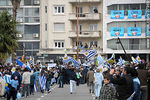 Recibimiento de la Selección Uruguaya de Fútbol en la rambla de Pocitos de Montevideo el 13 de Julio de 2010.  Esperando la caravana celeste. - Foto #37969