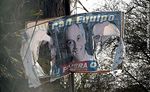 Cartel político destrozado por... - Foto #50407