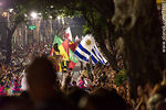 Llamadas 2018. Bandera uruguaya desfilando por la calle Isla de Flores - Foto #71087