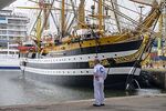 Buque escuela y velero italiano Amerigo Vespucci atracado en el puerto de Montevideo - Foto #84758