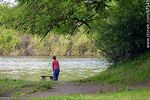 Niño pescando en el río Yí - Foto #87545