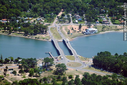Puente sobre el arroyo Maldonado - Punta del Este y balnearios cercanos - URUGUAY. Foto No. 8253