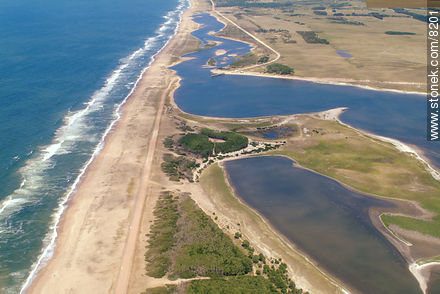 Laguna Garzón y Océano Atlántico - Punta del Este y balnearios cercanos - URUGUAY. Foto No. 8201