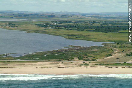 Vista aérea de la laguna de José Ignacio - Punta del Este y balnearios cercanos - URUGUAY. Foto No. 8227