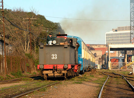 Arrival of an old train in a Sunday trip. - Department of Montevideo - URUGUAY. Photo #3750