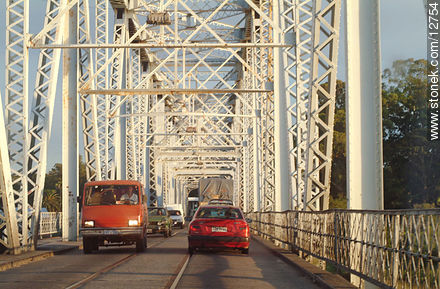 Antiguo puente de estructura metálica sobre el Río Santa Lucía. Ruta 1, La Barra. - Departamento de Montevideo - URUGUAY. Foto No. 12754
