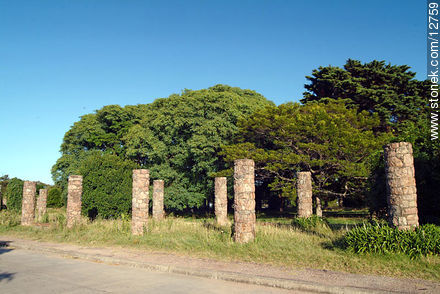 Columnas del abasto y matadero. Patrimonio histórico. - Departamento de Montevideo - URUGUAY. Foto No. 12759