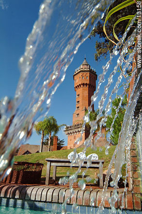 Cascada de agua de piscina - Punta del Este y balnearios cercanos - URUGUAY. Foto No. 13158