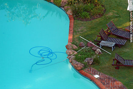 Limpieza de la piscina - Punta del Este y balnearios cercanos - URUGUAY. Foto No. 13221