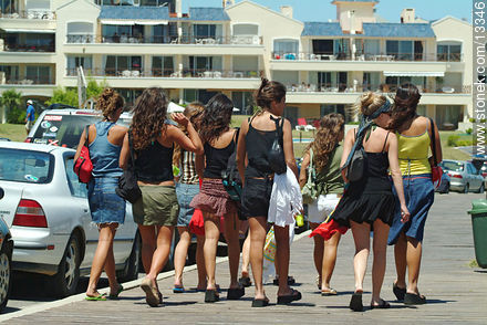 Chicas a la playa - Punta del Este y balnearios cercanos - URUGUAY. Foto No. 13346