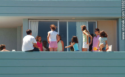 Reunión en la terraza - Punta del Este y balnearios cercanos - URUGUAY. Foto No. 13352