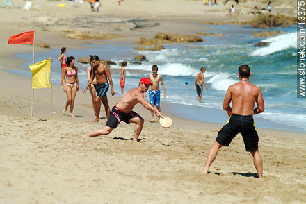 Juego de paleta en la playa - Punta del Este y balnearios cercanos - URUGUAY. Foto No. 13375