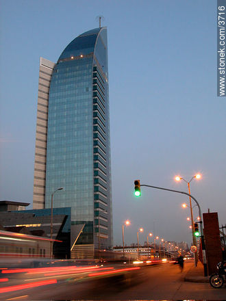 View of Antel Tower from Sudamerica Promenade - Department of Montevideo - URUGUAY. Photo #3716