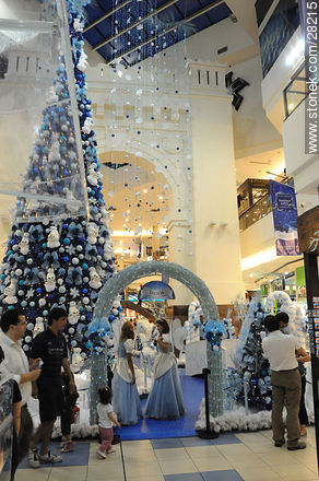 Blue Christmas in Punta Carretas Shopping mall - Department of Montevideo - URUGUAY. Photo #28215