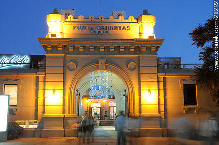 Entrada al Shopping de Punta Carretas - Departamento de Montevideo - URUGUAY. Foto No. 28222
