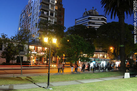 Calle Ellauri - Departamento de Montevideo - URUGUAY. Foto No. 28225