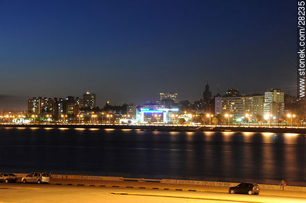 Rambla de la Playa Ramírez y a lo lejos la rambla Sur - Departamento de Montevideo - URUGUAY. Foto No. 28235