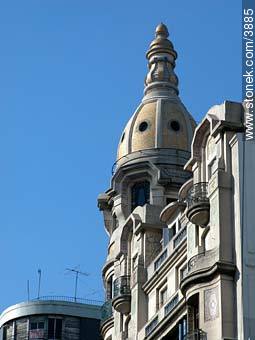 San Felipe y Santiago building at 18 de Julio and Yaguarón Streets - Department of Montevideo - URUGUAY. Photo #3885