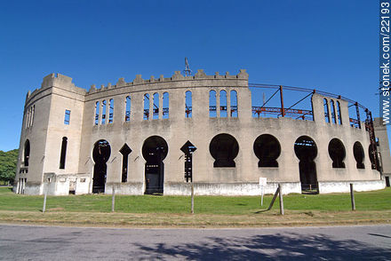 Plaza de Toros Real de San Carlos (1912) que funcionó muy poco tiempo - Departamento de Colonia - URUGUAY. Foto No. 22193