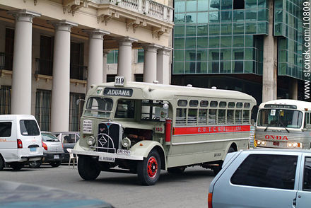 Old bus - Department of Montevideo - URUGUAY. Photo #10809