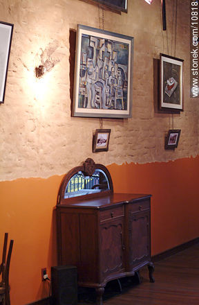 Cuadros y mobiliario antiguo - Departamento de Montevideo - URUGUAY. Foto No. 10818