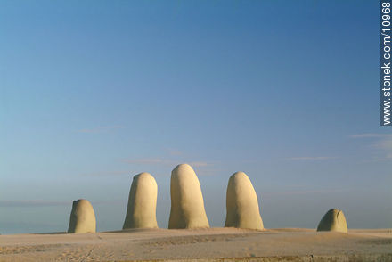 Los dedos de la playa Brava - Punta del Este y balnearios cercanos - URUGUAY. Foto No. 10968