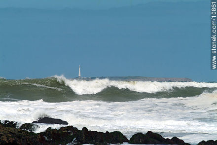 Lighthouse and waves in Playa Brava - Punta del Este and its near resorts - URUGUAY. Photo #10861