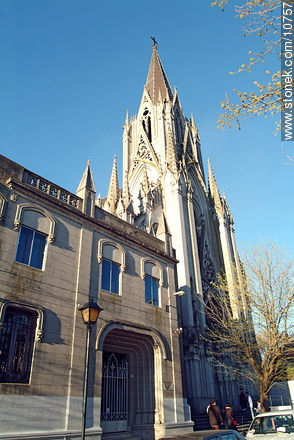 Iglesia de las hermanas Carmelitas - Departamento de Montevideo - URUGUAY. Foto No. 10757