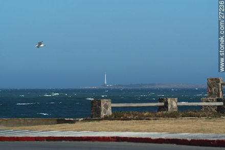 La rambla y la Isla de Lobos - Punta del Este y balnearios cercanos - URUGUAY. Foto No. 27236