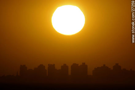 El sol se pone en la Península - Punta del Este y balnearios cercanos - URUGUAY. Foto No. 27259