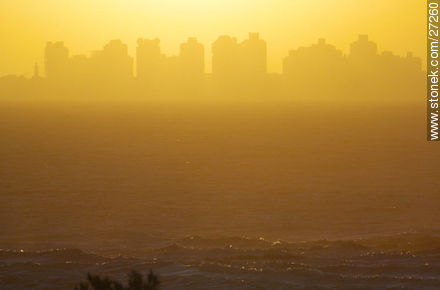 El sol se pone en la Península - Punta del Este y balnearios cercanos - URUGUAY. Foto No. 27260