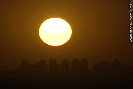 El sol se pone en la Península - Punta del Este y balnearios cercanos - URUGUAY. Foto No. 27262