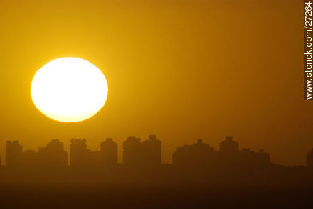 El sol se pone en la Península - Punta del Este y balnearios cercanos - URUGUAY. Foto No. 27264