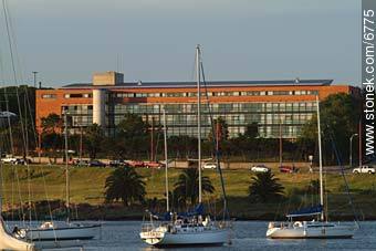 Puerto del Buceo y Liceo Francés - Departamento de Montevideo - URUGUAY. Foto No. 6775
