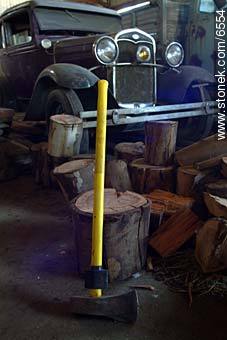 Axe in a hut -  - URUGUAY. Photo #6554