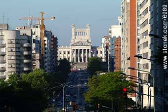 Avenida Libertador y Palacio Legislativo - Departamento de Montevideo - URUGUAY. Foto No. 6989