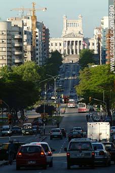Libertador Ave. and Palacio Legislativo - Department of Montevideo - URUGUAY. Photo #6990