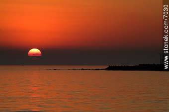 Sunset at Ramirez beach - Department of Montevideo - URUGUAY. Foto No. 7030